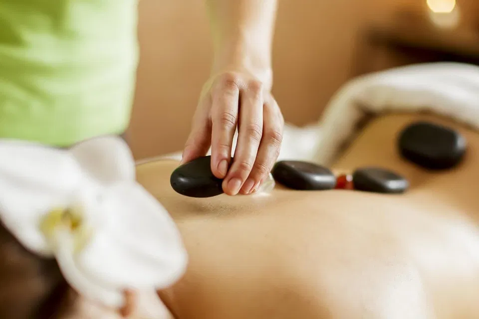 Hot stone massage in Abu Dhabi 